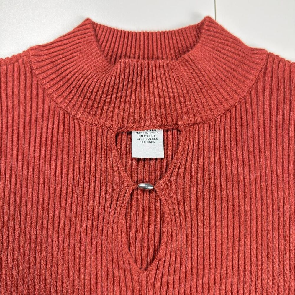 Carmen Marc Valvo Burnt Orange Ribbed Knit Keyhole Cutout Mock Neck Top - Picture 7 of 7